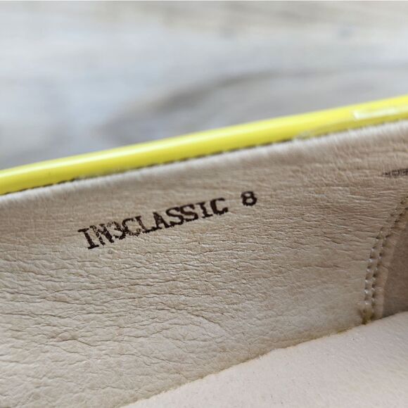 🩵NWOB Yellow Patent Classic Heels Size 8 - Picture 14 of 14